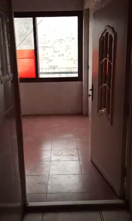 مطبخ الشقة في الطابق التاسع